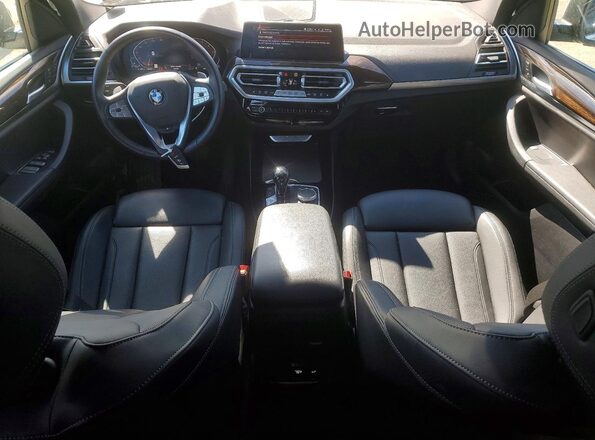 5UX53DP04R9U19762 2024 BMW X3 Белый Вид панели приборов