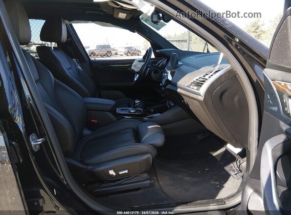 5UX53DP09N9J61524 2022 BMW X3 Black Widok wnętrza z przodu