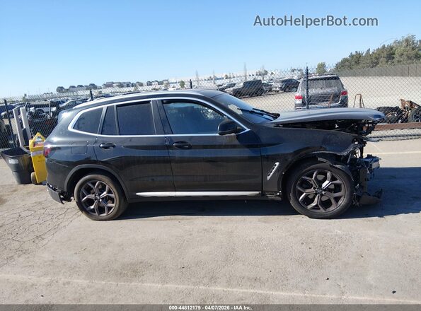 5UX53DP09N9J61524 2022 BMW X3 Black Widok wnętrza z tyłu