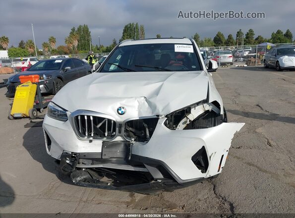 5UX53DP09R9V98218 2024 BMW X3 White Vista interior trasera