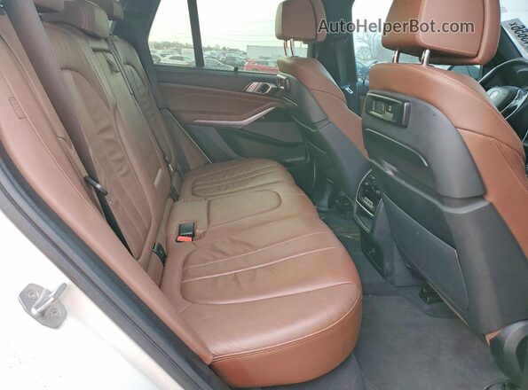 5UXCR4C06LLE30433 2020 BMW X5 White უკანა სალონის ხედი