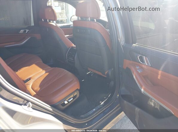 5UXCW2C00N9M08230 2022 BMW X7 Gray VIN კოდის სტიკერის ხედი