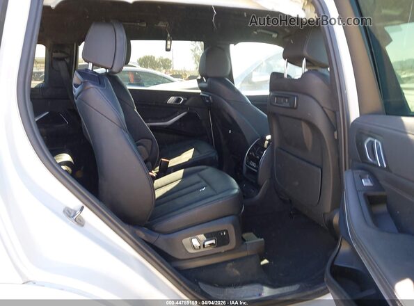5UXCW2C01M9E98358 2021 BMW X7 White VIN კოდის სტიკერის ხედი