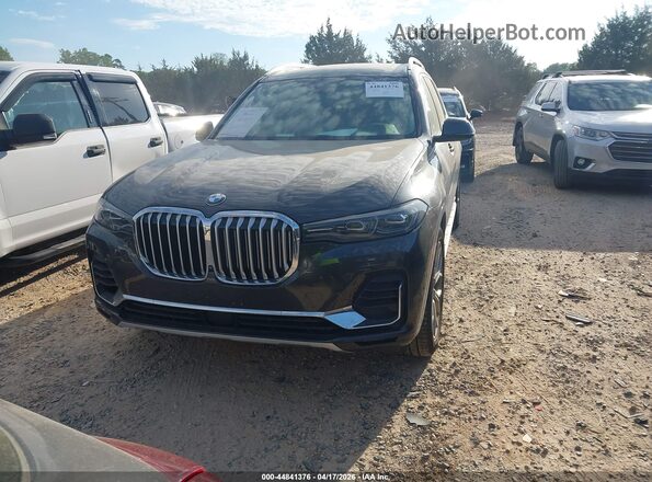 5UXCW2C03L9C12668 2020 BMW X7 Gray Rear interior view