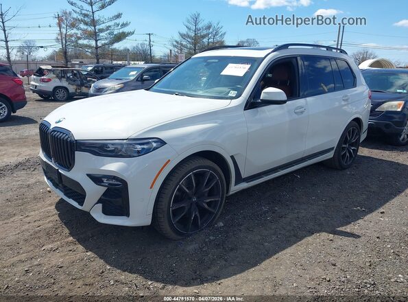 5UXCW2C06N9M03095 2022 BMW X7 Белый Передняя левая четверть