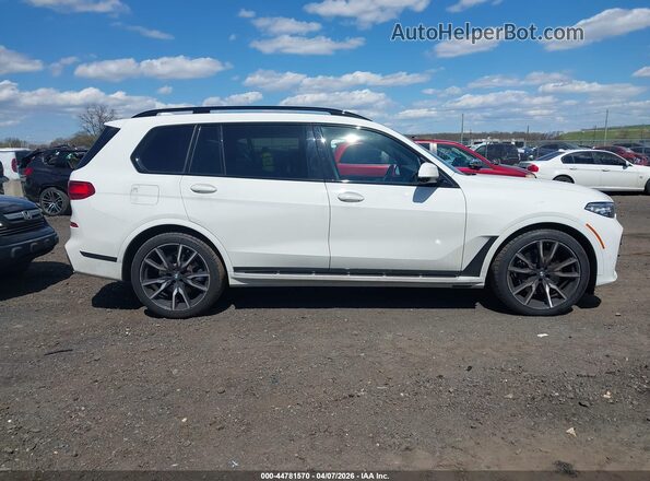 5UXCW2C06N9M03095 2022 BMW X7 Белый Вид задней части салона