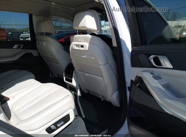 5UXCW2C07M9D82789 2021 BMW X7 White Вид наклейки з VIN-кодом