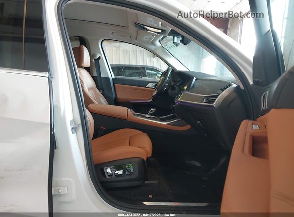 5UXCW2C52KL084983 2019 BMW X7 White Սալոնի դիմացի տեսք