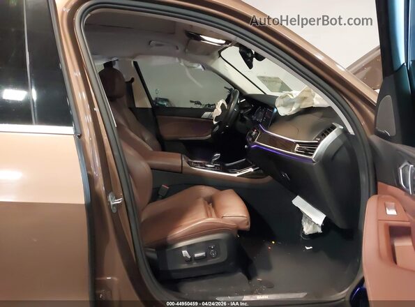 5UXCW2C54KLB43437 2019 BMW X7 Brown Вид салону спереду