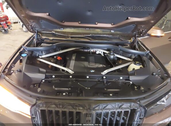 5UXCW2C54KLB43437 2019 BMW X7 Brown Вид ззаду