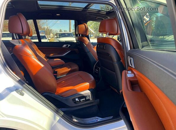 5UXCX4C51KLS37426 2019 BMW X7 White Вид ззаду