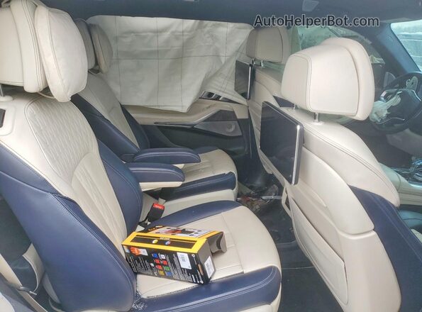 5UXCX4C53KLS36214 2019 BMW X7 White Вид задньої частини салону