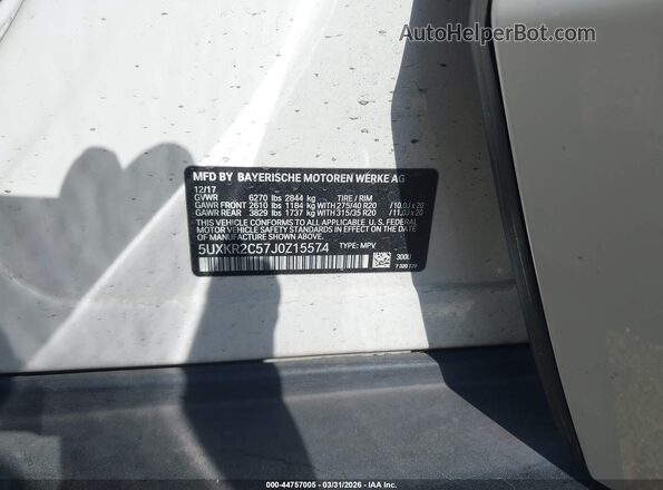 5UXKR2C57J0Z15574 2018 BMW X5 White Vista del compartimento del motor