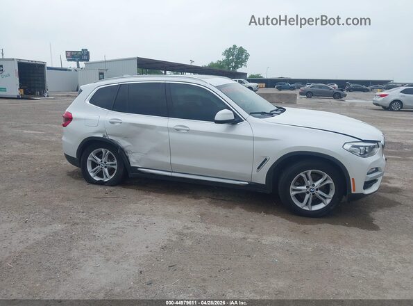 5UXTR7C53KLR52168 2019 BMW X3 White Vista interior trasera