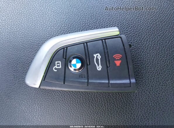 5UXTR7C5XKLE96933 2019 BMW X3 Белый Вид панели приборов