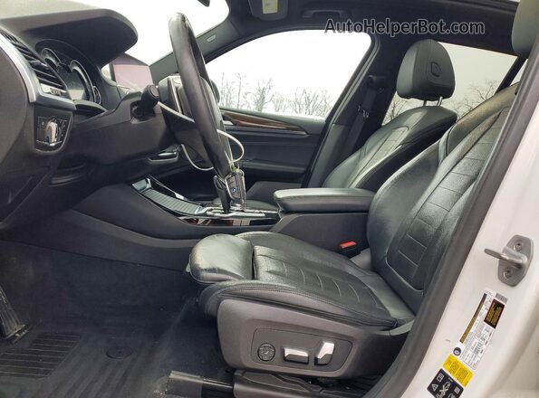 5UXTR9C50KLR05367 2019 BMW X3 White Widok wnętrza z przodu
