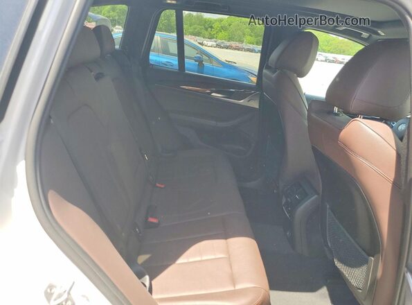 5UXTR9C5XJLC83085 2018 BMW X3 White Вид задньої частини салону