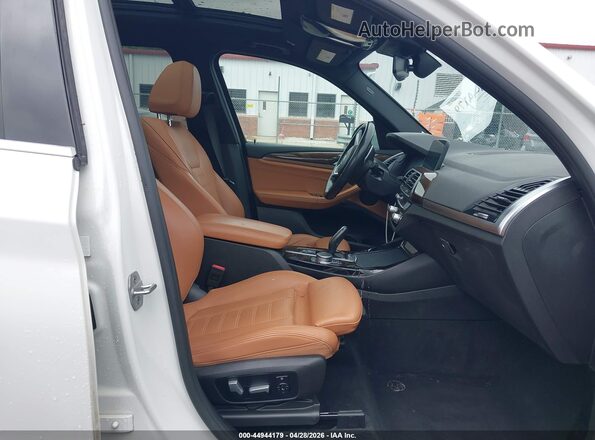5UXTY3C02M9F98663 2021 BMW X3 White წინა სალონის ხედი