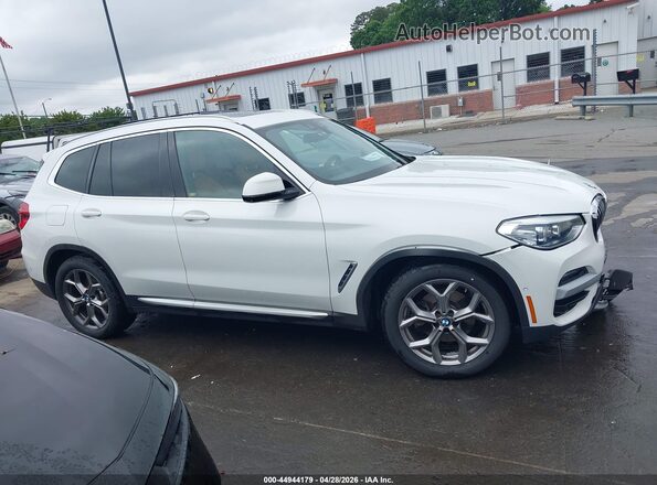 5UXTY3C02M9F98663 2021 BMW X3 White უკანა სალონის ხედი