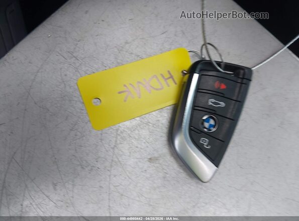 5UXTY5C06L9D42469 2020 BMW X3 Белый Вид панели приборов