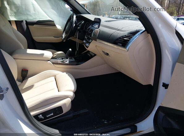 5UXTY5C09L9C60512 2020 BMW X3 White Вид салону спереду