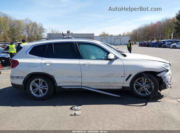 5UXTY5C09L9C60512 2020 BMW X3 White Вид задньої частини салону