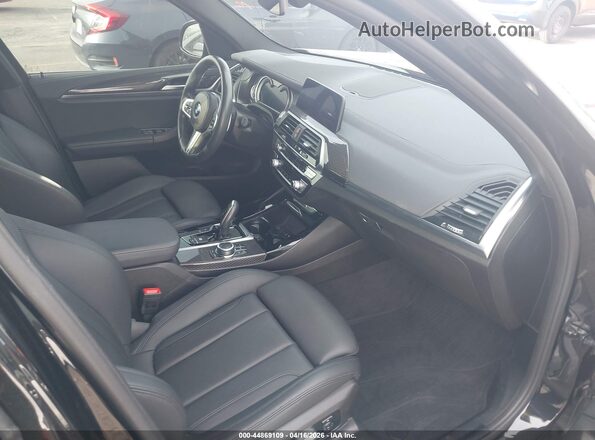 5UXTY9C02L9B25590 2020 BMW X3 Black Вид салону спереду