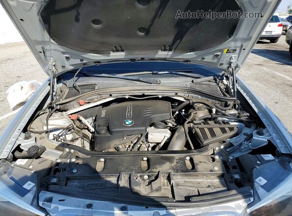 5UXWZ7C30H0V87356 2017 BMW X3 Silver Vista del compartimento del motor