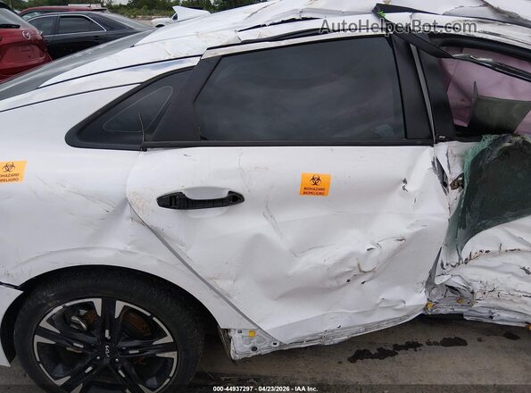 5XXG64J27RG254465 2024 KIA K5 White Widok wnętrza 360 stopni