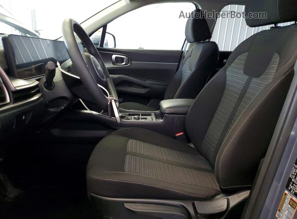 5XYRG4JC8RG293575 2024 KIA SORENTO Gray Widok wnętrza z przodu