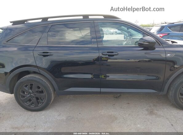 5XYRLDLC7NG097033 2022 KIA SORENTO Black Rear interior view
