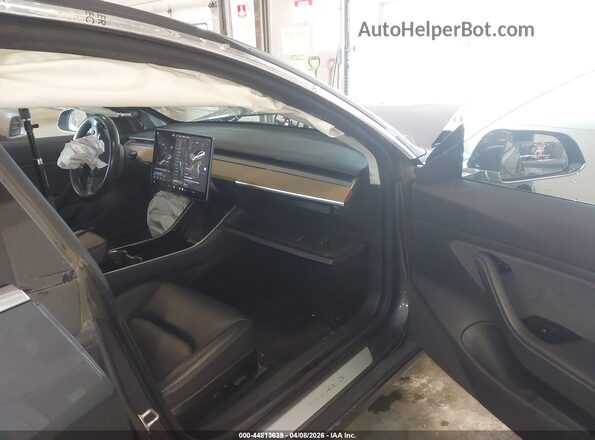 5YJ3E1EB2KF385922 2019 TESLA MODEL 3 Gray 