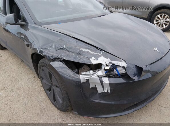 5YJ3E1EB3RF718722 2024 TESLA MODEL 3 Gray Widok z przodu
