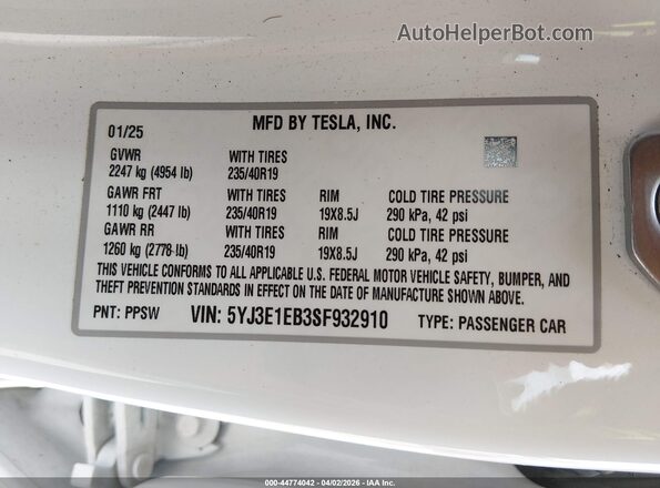 5YJ3E1EB3SF932910 2025 TESLA MODEL 3 White Vista del compartimento del motor