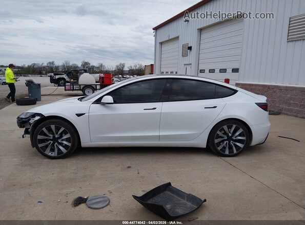 5YJ3E1EB3SF932910 2025 TESLA MODEL 3 White Vista interior de 360 grados
