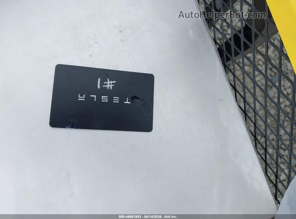 5YJ3E1EB9LF650062 2020 TESLA MODEL 3 Белый Вид панели приборов