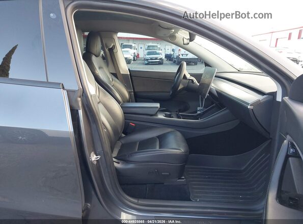 5YJYGDEE8LF058356 2020 TESLA MODEL Y Серый Вид салона спереди