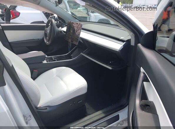 5YJYGDEE9MF108764 2021 TESLA MODEL Y White Widok wnętrza z przodu