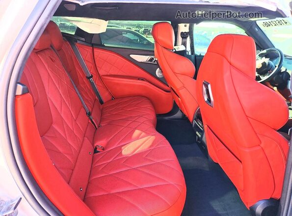 5YM23CS03P9S09695 2023 BMW XM White Вид задньої частини салону