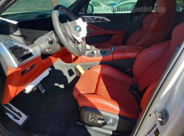 5YM23CS03P9S09695 2023 BMW XM White Вид салону спереду
