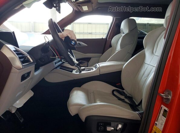 5YM23CS04P9R58392 2023 BMW XM Red Вид салону спереду