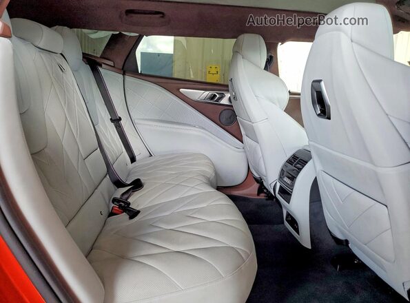 5YM23CS04P9R58392 2023 BMW XM Red Вид задньої частини салону