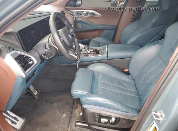 5YM23CS05P9S42634 2023 BMW XM Бирюзовый Вид салона спереди