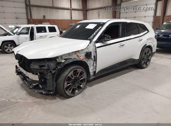 5YM23CS08P9R93789 2023 BMW XM Белый Передняя левая четверть