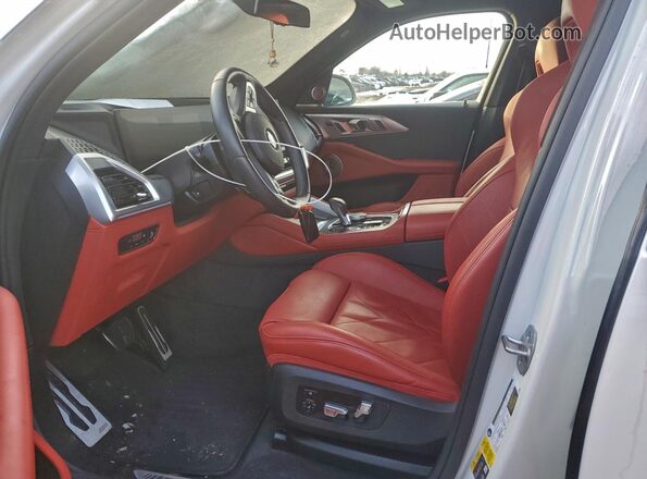 5YM23CS08P9S69925 2023 BMW XM White წინა სალონის ხედი