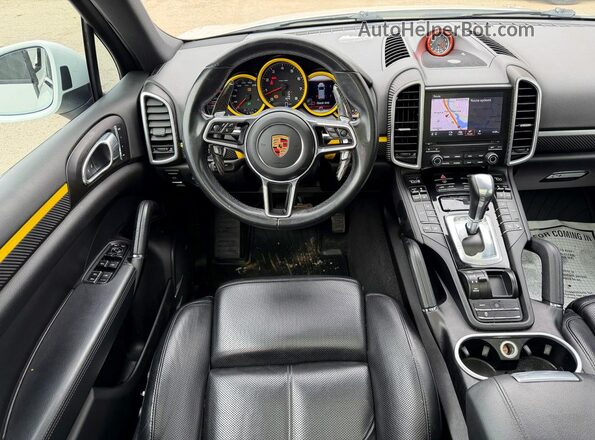 WP1AA2A21JKA02261 2018 PORSCHE CAYENNE White Հետևի նստատեղերի տեսք