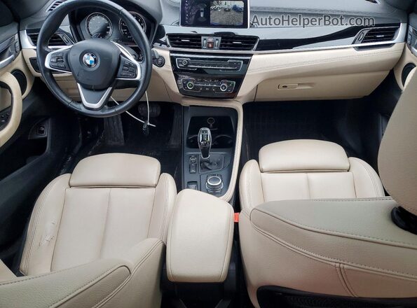 WBXJG9C07L5P84395 2020 BMW X1 Blue Vista del cuadro de instrumentos