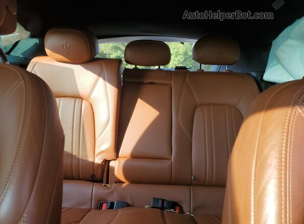 ZN661XUA6MX370853 2021 MASERATI LEVANTE Blue Rear seats view