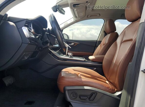 WA1LXAF7XMD014161 2021 AUDI Q7 White Vista del salpicadero