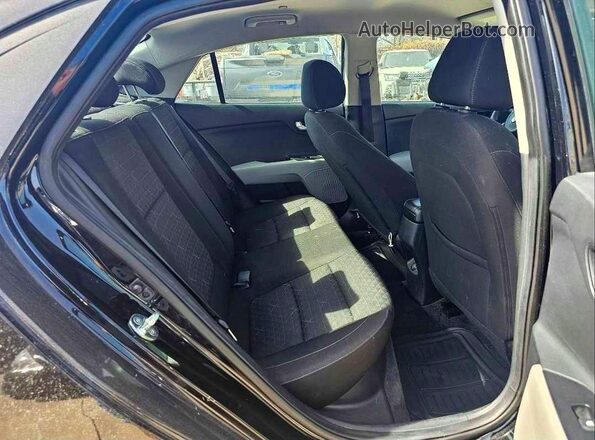 3KPA24AD4ME381095 2021 KIA RIO Black Front interior view